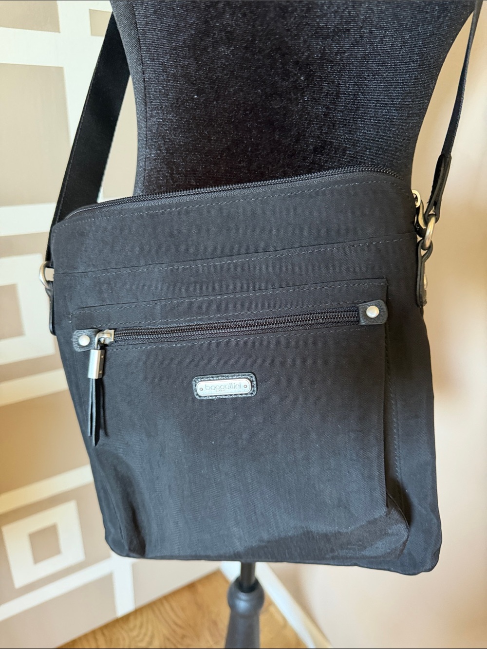 Baggallini Black Go Bagg Nylon Crossbody Messenger Bag NWOT